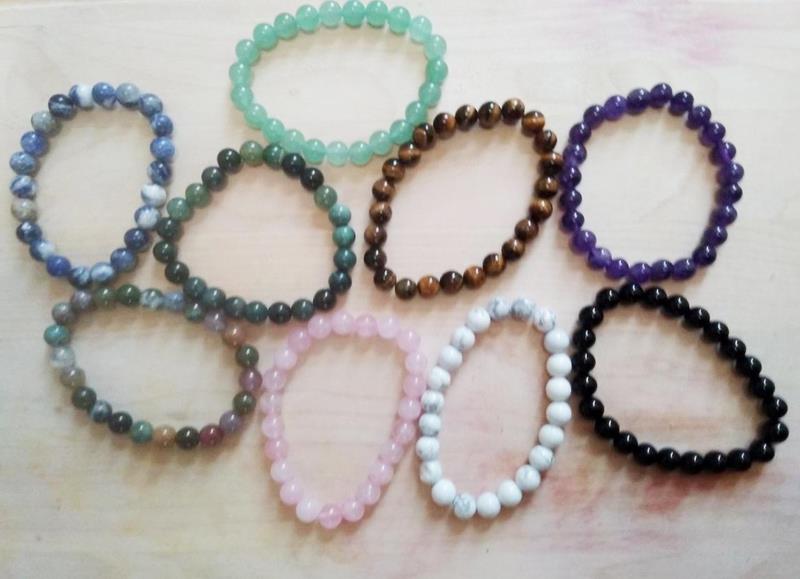 Lot de 10 bracelets en perles naturelles au choix 