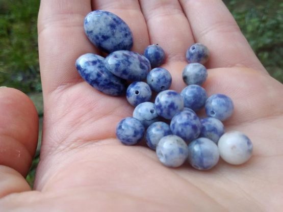 perles pierre bleue